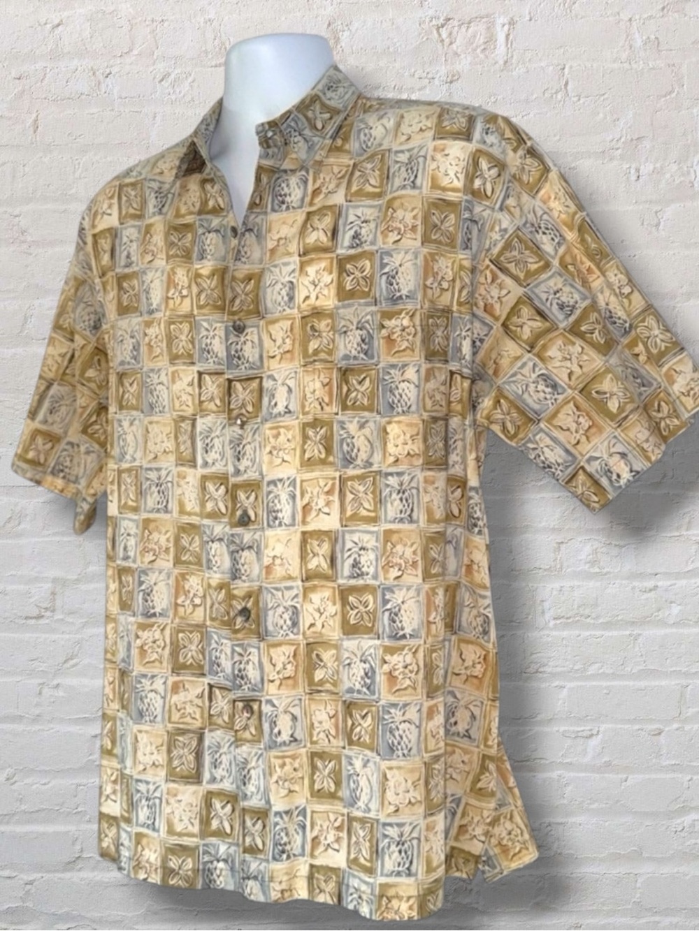 Tori Richard Hawaiian Shirt Mens L Cotton Lawn Aloha Pineapple Tile Print
